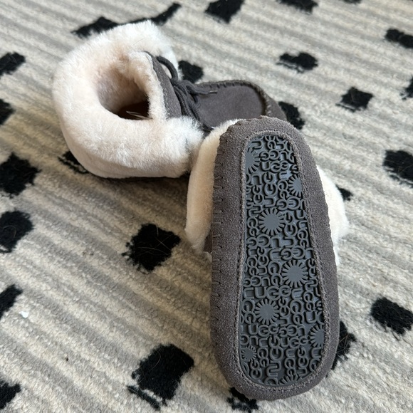 Ugg infant booties - Picture 4 of 4